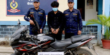 मोटरसाइकल चोरी गर्दै गर्दा युवक पक्राउ