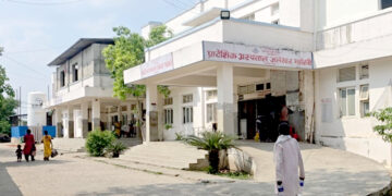 तलब नपाएपछि जलेश्वर अस्पतालका चिकित्सक तथा कर्मचारीहरु आन्दोलित