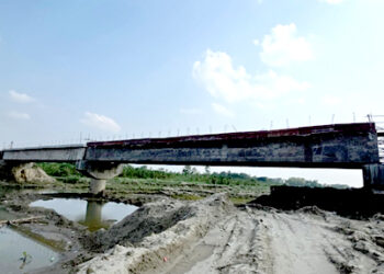 गौर र इशनाथ नगरपालिका जोड्ने लालबकैया नदीको टिकुलियाघाट पुल निर्माणको काम सुस्त गतिमा