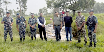 महोत्तरीमा नेपाल-भारत सीमा स्तम्भ मर्मत कार्यको अनुगमन