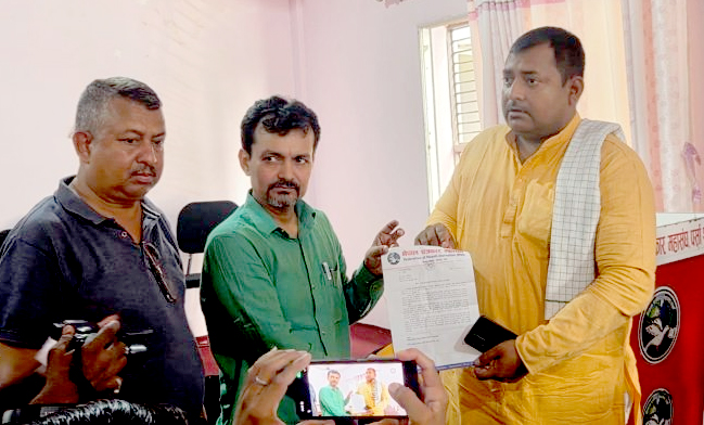 माइनुट र संस्थागत कागजात बुझाउन नि. अध्यक्ष अनुप तिवारीलाई पत्रकार महासंघ पर्साको आग्रह