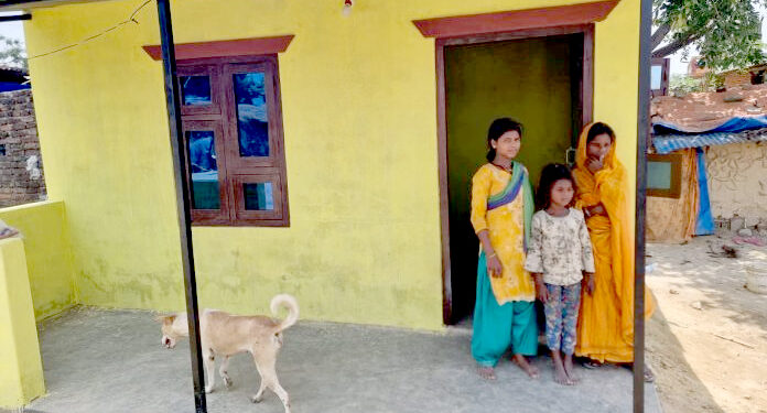 सशस्त्र प्रहरीको मानवीय पहलः विपन्न दलित महिलालाई नयाँ घर