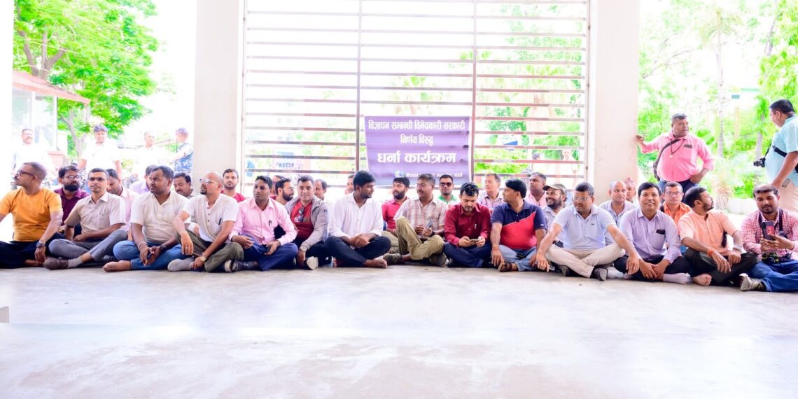 सरकारी विज्ञापन नीतिविरुद्ध पर्सामा पत्रकारको धर्ना, प्रेस स्वतन्त्रतामाथि हस्तक्षेप नगर्न चेतावनी