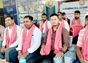 सगरमाथा स्कुलमा ब्याच वितरण