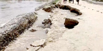 कमला नदीको डाइभर्सन भासियो, सिरहा-धनुषा आवागमन पूर्ण रूपमा अवरुद्ध