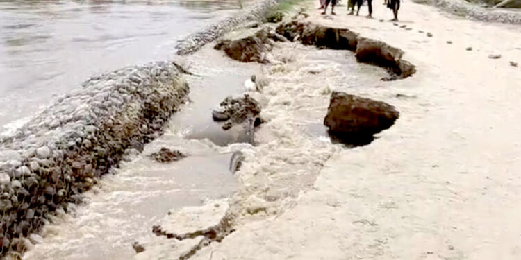 कमला नदीको डाइभर्सन भासियो, सिरहा-धनुषा आवागमन पूर्ण रूपमा अवरुद्ध