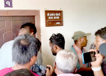 जनतासँग संवादमा नआएपछि जिराभवानी गाउँपालिका अध्यक्षको कार्यकक्षमा ताल्चा