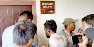 जनतासँग संवादमा नआएपछि जिराभवानी गाउँपालिका अध्यक्षको कार्यकक्षमा ताल्चा