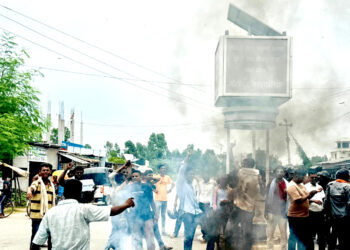 मौलापुर नगरपालिकामा प्रमुख प्रशासकीय अधिकृत नपठाएको भन्दै प्रधानमन्त्रीको पुतला दहन