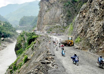 पहिरोको जोखिम बढेपछि अर्को सूचना नभएसम्म नारायणगढ-मुग्लिन सडकखण्ड बन्द