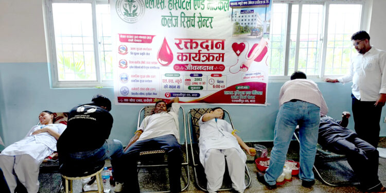 एल.एस. न्युरो एण्ड जनरल अस्पतालमा ५७ जनाद्वारा रक्तदान, १७ महिला सहभागी