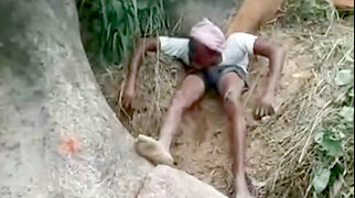 रूखको हाँगा काट्ने क्रममा च्यापिँदा बारामा एक जनाको मृत्यु