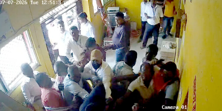 कार्यालयभित्र कर्मचारीमाथि कुटपिट भएपछि कालिकामाई गाउँपालिकामा पेनडाउन, सेवा ठप्प