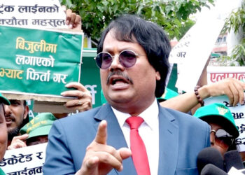 बालेन सरकारले जनताको ढाड सेक्ने काम गर्‍योः डा. सिके राउत