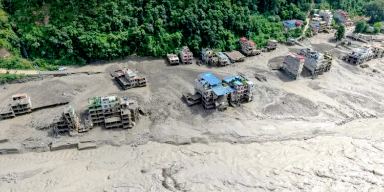 भोटेकोशीको कहरः ३६ देशका ६२२ पर्यटक सम्पर्कविहीन, १२१ को उद्धार