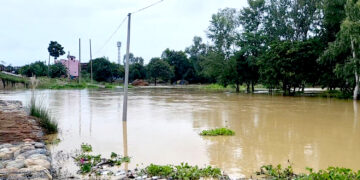 करोडौं खर्चिएर बनाइएका तटबन्ध असुरक्षित, महोत्तरीका स्थानीय तथा किसान त्रासमा