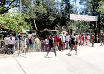 भौँतारिँदै भोटेकोशी बाढीसँगै हराएका आफन्तहरू