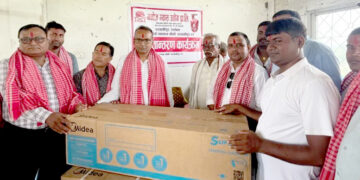 मनोज ग्यास उद्योगद्वारास्वास्थ्य चौकीलाई एसी, विद्यालयलाई १ लाख ४४ हजार सहयोग