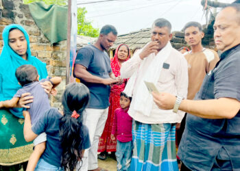 भोटेकोशी बाढीमा बेपत्ता कुहडीका दुई ट्रक चालकका परिवारसँग मेयर सिंहको भेट
