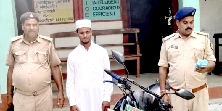चोरीको मोटरसाइकलसहित रौतहटका युवक भारतमा पक्राउ