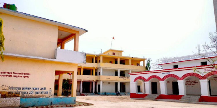 बाढीमा अभिभावक गुमाएका १० छात्रको शिक्षा मटिहानीको संस्कृत विद्यालयले जिम्मा लिने