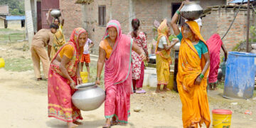 बेतौनामा पानीको कहरः भूमिगत दोहनले चापाकल सुके, एउटै समरसेवलको सहारामा २०० परिवार !