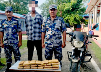 मोटरसाइकलको ट्याङ्कीमा फल्स बटम बनाएर ९.५ किलो चरेस तस्करी, भारतीय पक्राउ