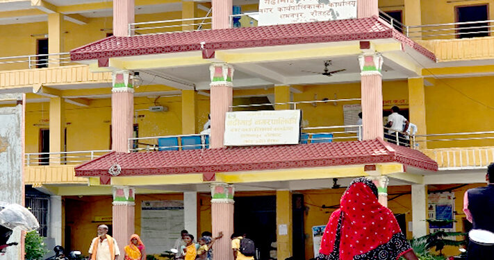छ वर्षसम्मको पारिश्रमिक नपाएको भन्दै गढीमाईका करार कर्मचारी धर्नामा
