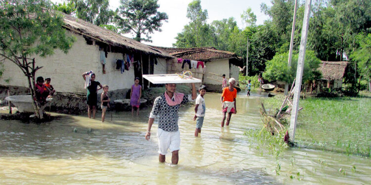 कोशी नदी बस्तीमा पस्दा सप्तरीमा १७ परिवार प्रभावित, चार सुत्केरी बाँधमा आश्रित