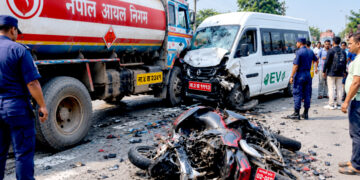 डिजेल ट्यांकर, ईभी हाइस र मोटरसाइकल ठोक्किँदा १० जना घाइते
