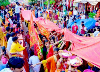 गहवामाईप्रतिको आस्थाको सागरमा डुब्यो वीरगंज, चुनरी यात्रामा १० हजार भक्तजन सहभागी