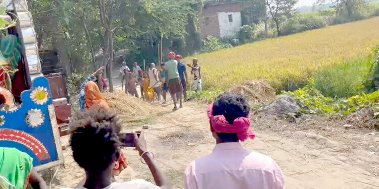 दुई पट्टीदार परिवारबीच हिंसात्मक झडप, लाठी-डण्डा र इँटापत्थर प्रहारबाट दर्जनौँ घाइते