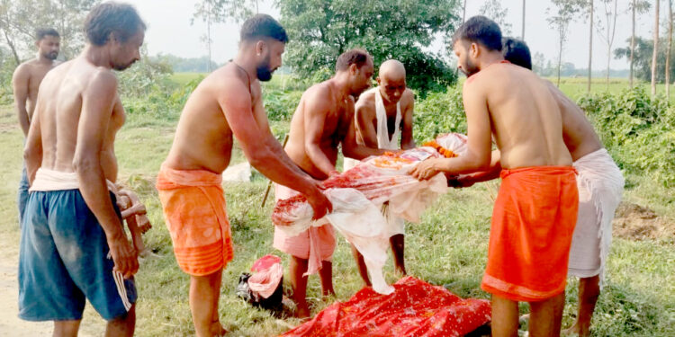 बाढीको पीडाः शव नभेटिएपछि ३६औँ दिनमा कुशको शव बनाएर गरियो सुबोधको दाहसंस्कार !