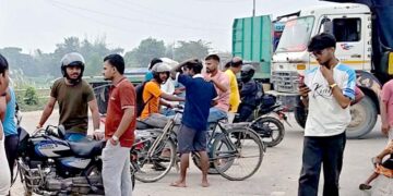 जीर्ण सडकविरुद्ध बहुअरीवासीको आक्रोश, आधा घण्टा सडक जाम
