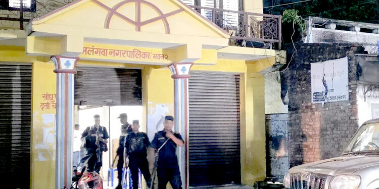 मलङ्गवा नगरपालिकाका इन्जिनियर १ लाख रुपैयाँ घुससहित पक्राउ