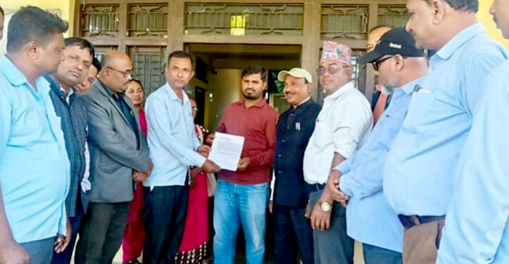 सखुवाप्रसौनी गाउँपालिकामा अध्यक्ष र अधिकृतको विवादः दसैँमा पनि शिक्षक-कर्मचारी तलबविहीन